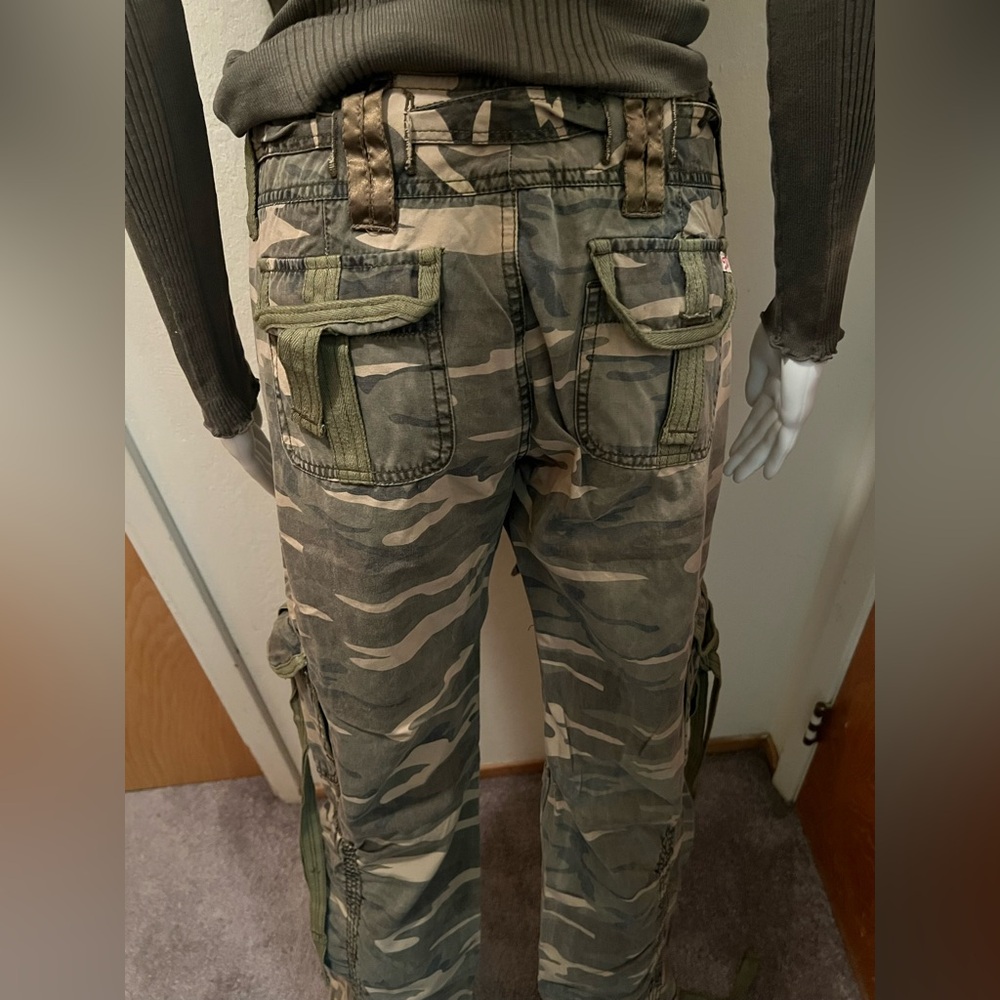 Miss Me Camouflage Cargo Pants - Picture 8 of 10